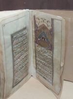 نمایش ۴ جلد کتاب نفیس ‌در موزه آرامگاه بوعلی‌