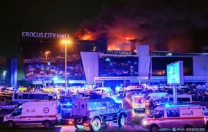 تصاویر ادای احترام روس‌ها به جانباختگان حادثه تروریستی مسکو