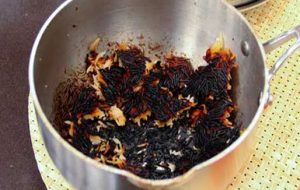 رفع فوری بوی سوختگی برنج با ترفندهای عجیب رفع فوری بوی سوختگی برنج با ترفندهای عجیب