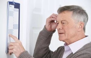 علائم ابتلا به آلزایمر که در خانه بیمار نمایان می‌شود