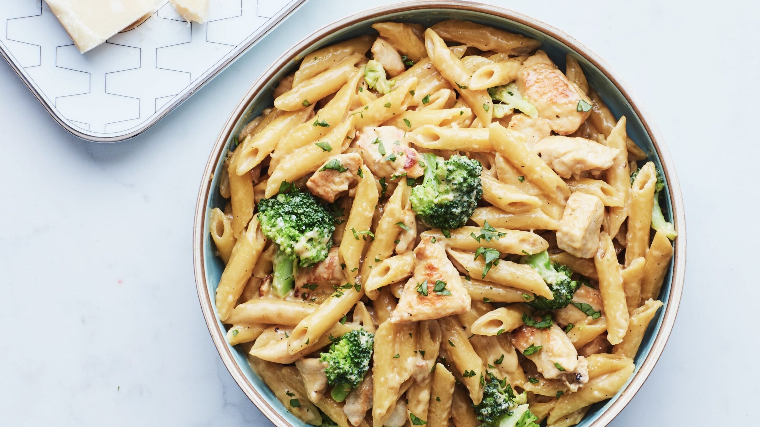 طرز تهیه پاستا آلفردو رژیمی بدون کره و خامه (خوشمزه و سالم)