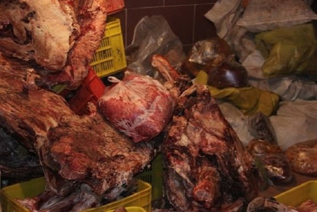 عکس آرشیوی است. کشف بیش از ۷۹۸ هزار کیلوگرم مواد غذایی فاسد در طرح سلامت نوروزی