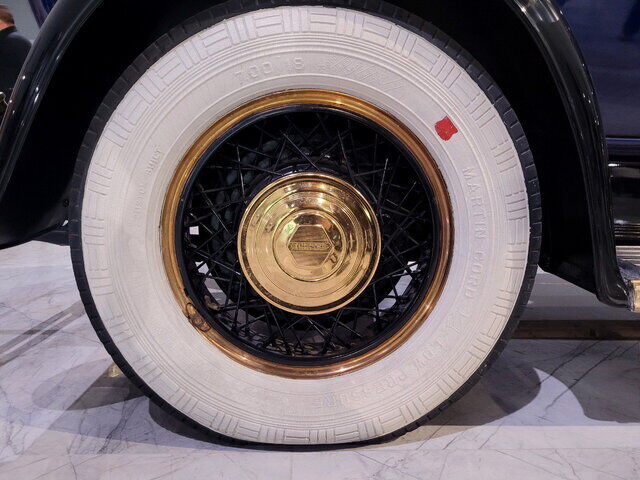 گران‌ترین خودروی تاریخ زیر پای رضا شاه /  طلا کاری روی بدنه! + عکس