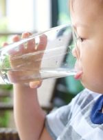 اهمیت آب آشامیدنی و سایر نوشیدنی‌ها برای کودکان