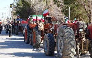 راهپیمایی متفاوت مردم همدان با تراکتور