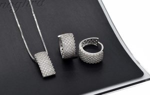 دامادها دیگر پول خرید سرویس طلا ندارند / ست نقره ۱۸ میلیون تومان! دامادها دیگر پول خرید سرویس طلا ندارند / ست نقره ۱۸ میلیون تومان!