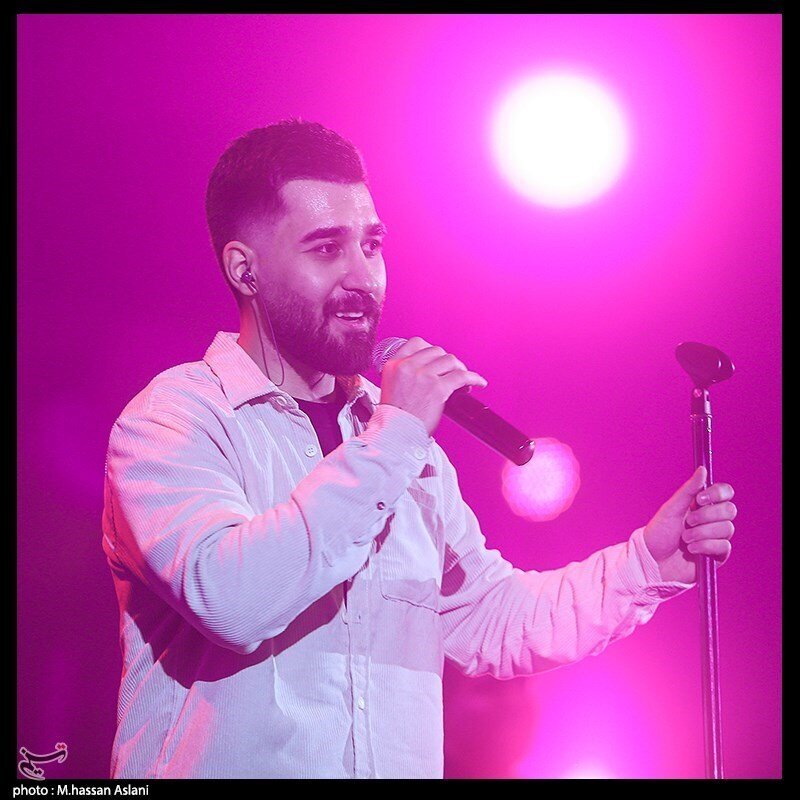 خواننده جوانی که در پنج ماه ۲۳۹ کنسرت برگزار کرد