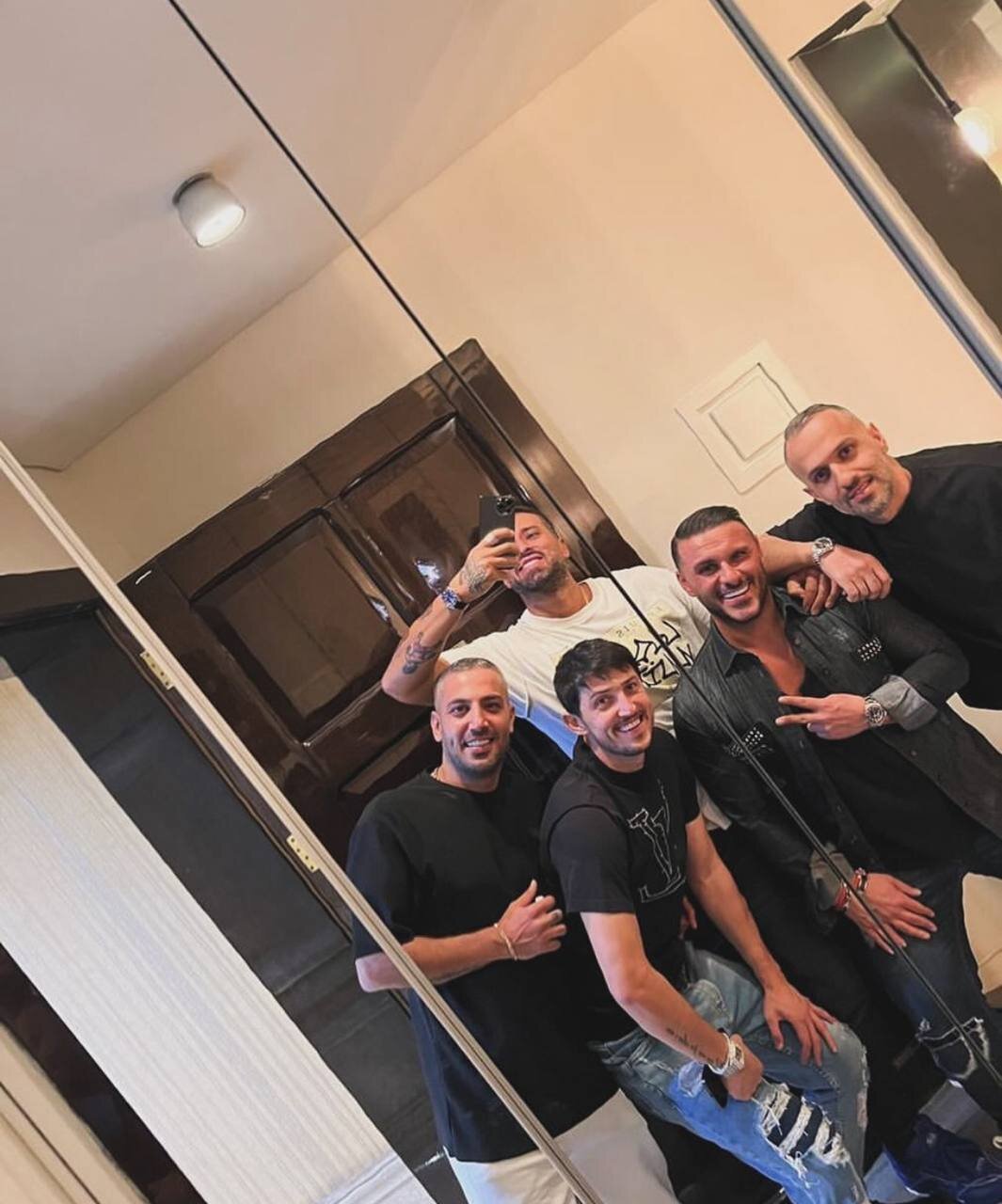 عکس‌| دورهمی سردار آزمون با خواننده معروف