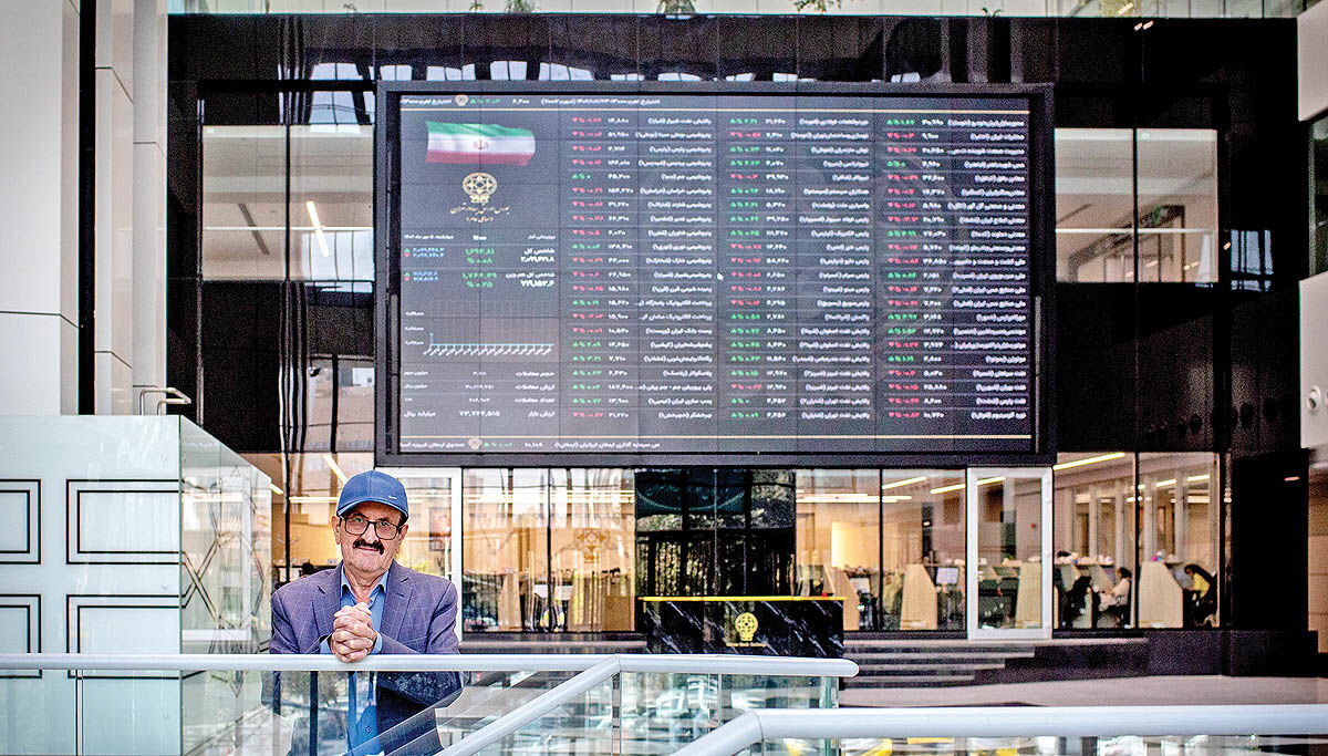 بورس به حالت اضطرار رسید/ چرا مردم به بورس هجوم نمیآورند؟