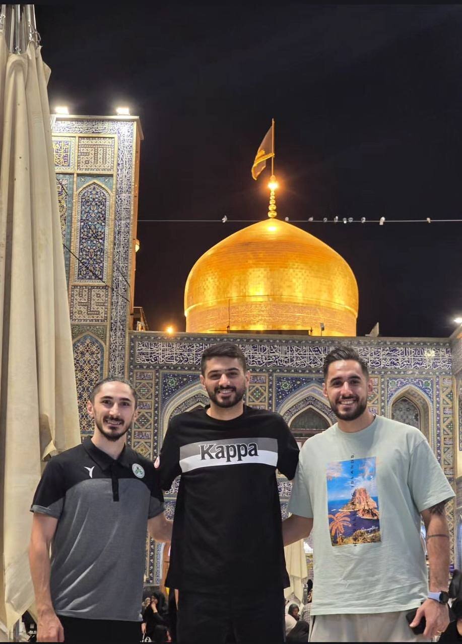 عکس | ستاره گرجستانی ذوب‌آهن در حرم امام رضا (ع)