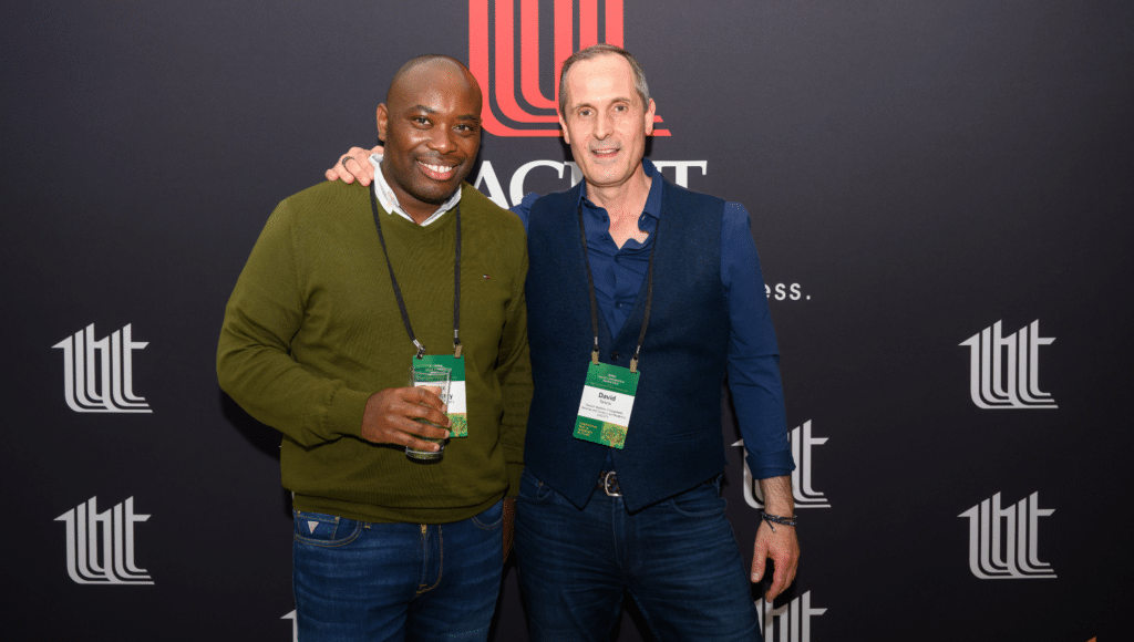 پیوستن به یک انجمن حرفه ای مانند انجمن تکنسین ها و تکنسین های مهندسی خبره انتاریو (OACETT) می تواند به تازه واردان کمک کند تا در حرفه خود پیشرفت کنند.