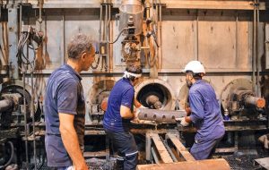 کارگران بی‌صدا می‌سوزند!