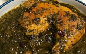 طرز تهیه خورشت آلو اسفناج با مرغ و رب انار: خوشمزه و مقوی