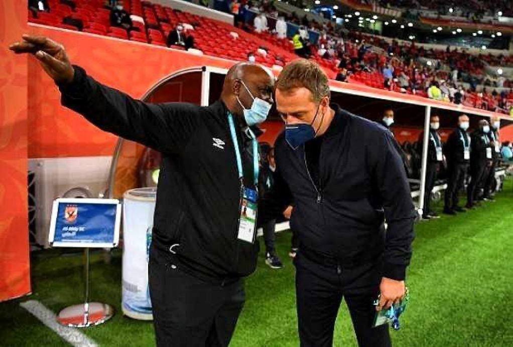 عکس | حرف‌های درگوشی جانشین نکونام با سرمربی بارسلونا