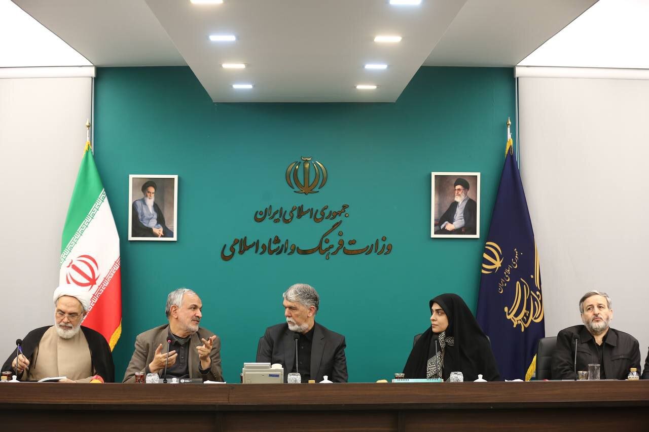 ارتباط زنانه با قرآن شکل جدیدی از انس قرآنی را شکل میدهد/ مزیت ایران در دیپلماسی عمومی، دیپلماسی قرآنی است