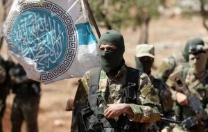 لحظات تیرباران فجیع سربازان اسیر سوری / حاوی تصاویر دلخراش لحظات تیرباران فجیع سربازان اسیر سوری / حاوی تصاویر دلخراش