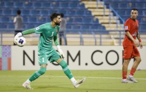 عکس | شب یلدای متفاوت بیرانوند با لباس تراکتور!