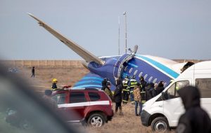 افشاگری رویترز از سقوط هواپیمای آذربایجان/ ماجرای صدای انفجار چه بود؟