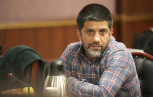 علی دبیر به سینا خلیلی: مگه نگفتم موهاتو کوتاه کن!