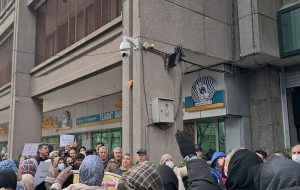 تجمع بازنشستگان در اعتراض به عدم پرداخت پاداش پایان خدمت