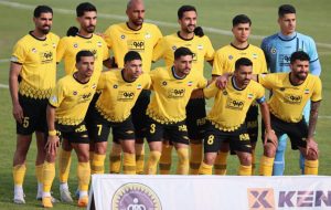 عکس | حمله هواداران یزدی به اتوبوس سپاهان