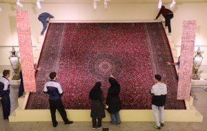 پایش و حفاظت از فرش‌ها و گلیم‌های موزه ملک