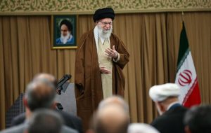 یکی از مشکلات ما وابستگی به دلار است / در زمینه‌ نشان دادن پیشرفت‌ها کم کاریم