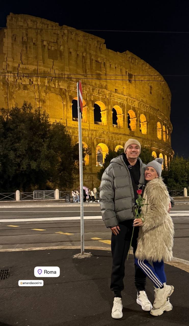 عکس | ستاره استقلال و همسرش مقابل جذاب‌ترین جاذبه شهر رم