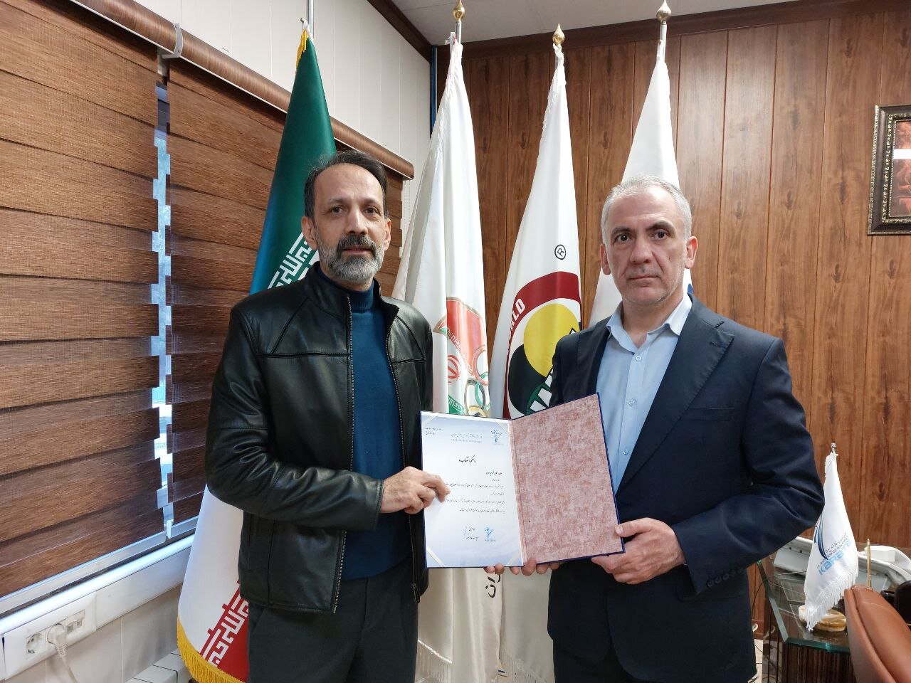 عکس| سرمربی تیم ملی حکم گرفت