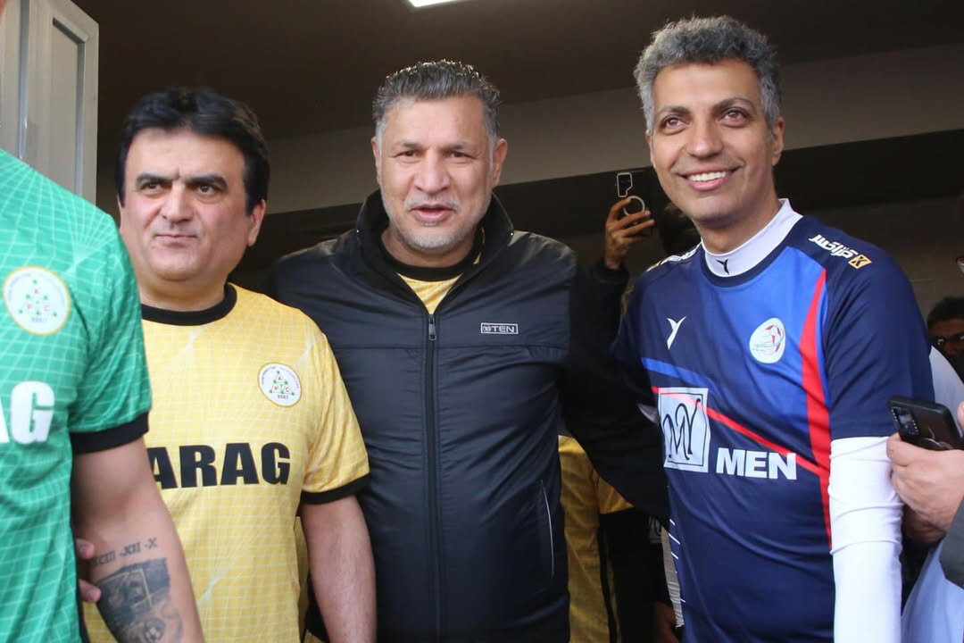 عکس | فریم به فریم با دوئل علی دایی با فردوسی‌پور در زمین فوتبال