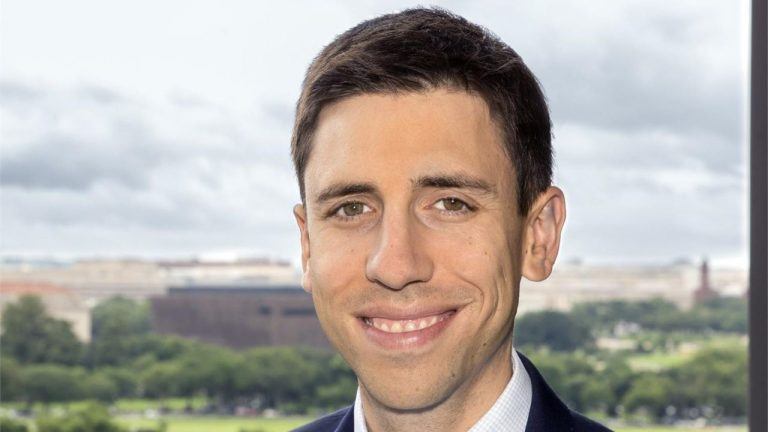 نایب رئیس FDIC تاکتیک‌های «نقطه خفه کردن» را محکوم کرد