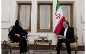 تشریح سیاست ایران برای حمایت از لبنان در دیدار عراقچی با جنین هنیس