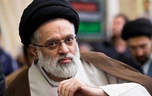 مصطفی خامنه‌ای در راهپیمایی ۲۲ بهمن + عکس