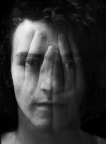 ۱۰ ویژگی رفتاری افراد دورو در رابطه عاطفی