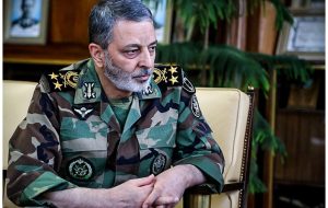 با پرتاب ۴ تکه سنگ به آسمان ایران هوا برشان داشته است/ مخیر کردن ما بین دو انتخاب امضای یک تکه کاغذ و قبول ضربه نظامی اشتباه است