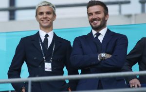 عکس| رومئو بکهام مدل موی مشهور پدرش را کپی کرد! عکس| رومئو بکهام مدل موی مشهور پدرش را کپی کرد!