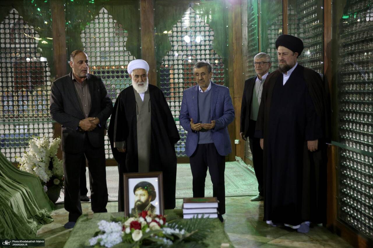 احمدی نژاد در حرم امام خمینی + عکس احمدی نژاد در حرم امام خمینی + عکس