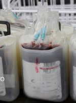 استقبال مردم از پویش اهدای خون در مسیر راهپیمایی ۲۲ بهمن