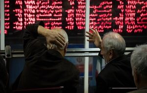 بازار سهام نزولی شد/ وضعیت بورس در اولین روز هفته
