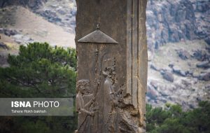 تحویل سال نو در کنار آرامگاه کورش و تخت جمشید و شب قدر در حافظیه و چند مکان تاریخی دیگر