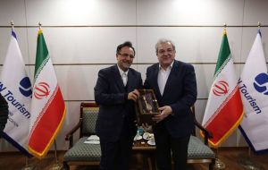 تمایل دارم واقعیت ایران را نشان دهم تمایل دارم واقعیت ایران را نشان دهم