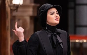 مریم مومن: تئاتر باید دست تئاتری‌ها باشد