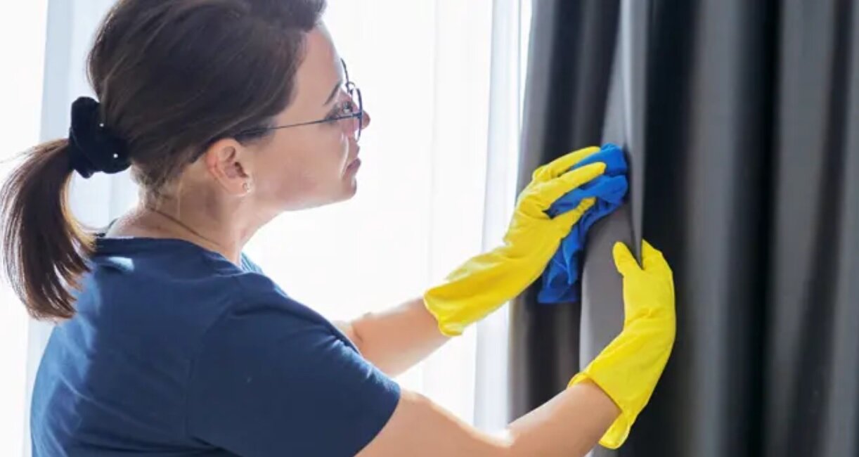 هشدارهای خانه‌تکانی| شستشوی پرده‌ها و مبلمان با کمترین آسیب