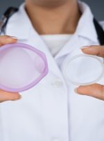 حلقه واژینال چیست؛ مزایا، معیاب و نحوه استفاده از حلقه ضدبارداری واژینال