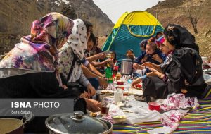 «کلوخ‌اندازون» یا رسمِ هرچه می‌خواهد دل تنگت بخور!