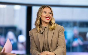 اسکارلت جوهانسون با استایل کلاسیک در فرش قرمز اسکار + عکس