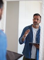 ۷ فایده بلند حرف زدن با خود