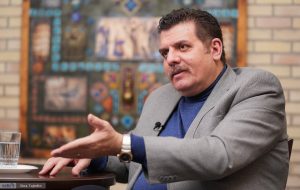 چرا دیگر خودرو با قیمت دلار حرکت نمی‌کند؟ / خسروانی: خودرو عملا از سبد خرید خانوار خارج شده است