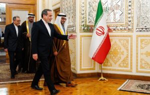 آوردن نامه ترامپ توسط امارات یک انگاره را تقویت می‌کند/ دو مسیر بهتر برای انتقال پیام وجود داشت؛ چرا به این شکل؟!/فضای کنونی ابهام‌آلود است