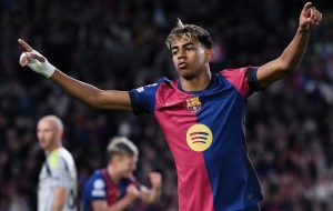 عکس | کمربند قهرمانی WWE برای لامینه یامال!